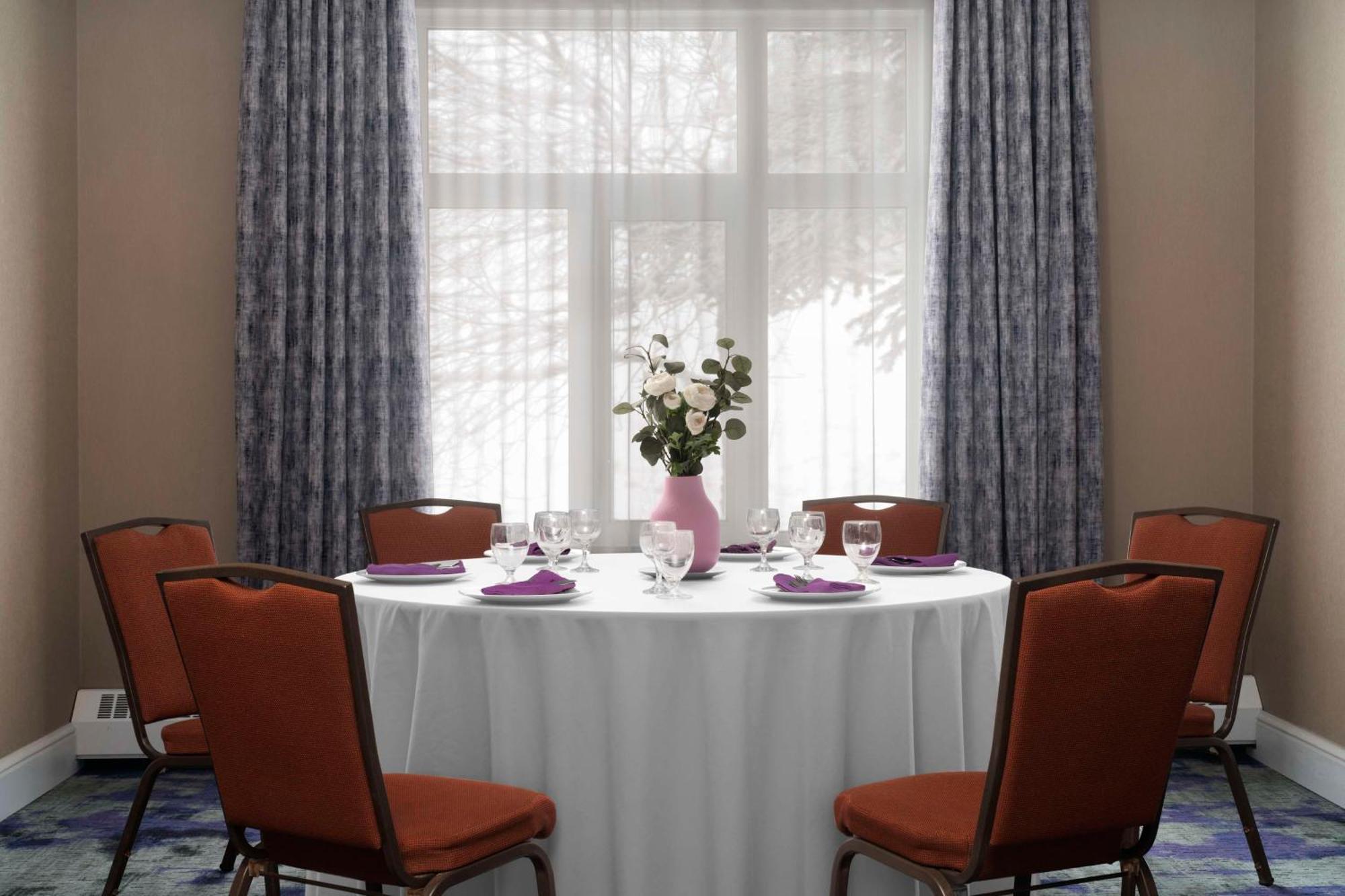 Hilton Garden Inn Calgary Airport Dış mekan fotoğraf