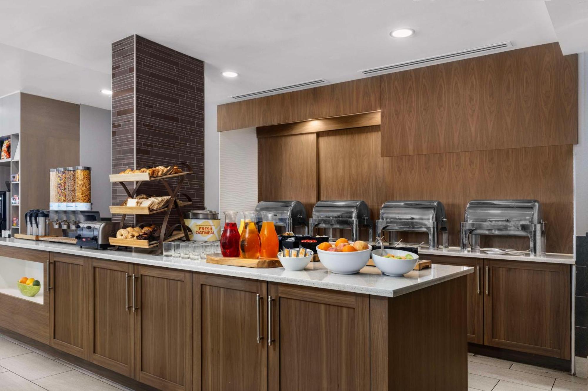 Hilton Garden Inn Calgary Airport Dış mekan fotoğraf