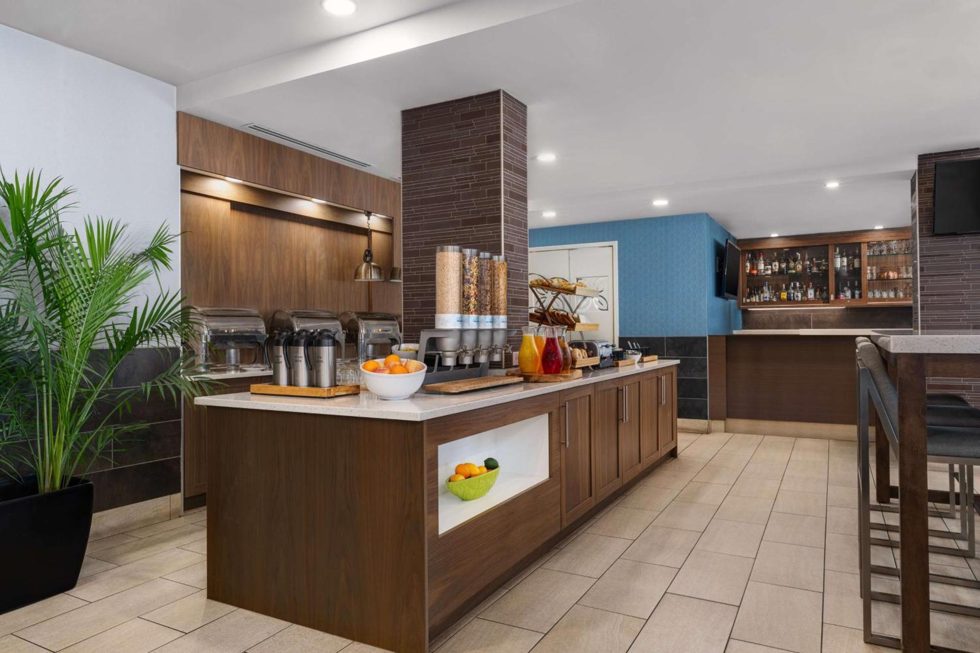 Hilton Garden Inn Calgary Airport Dış mekan fotoğraf