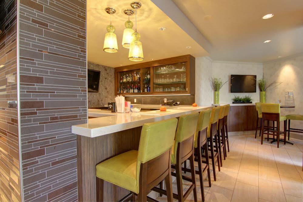 Hilton Garden Inn Calgary Airport Dış mekan fotoğraf